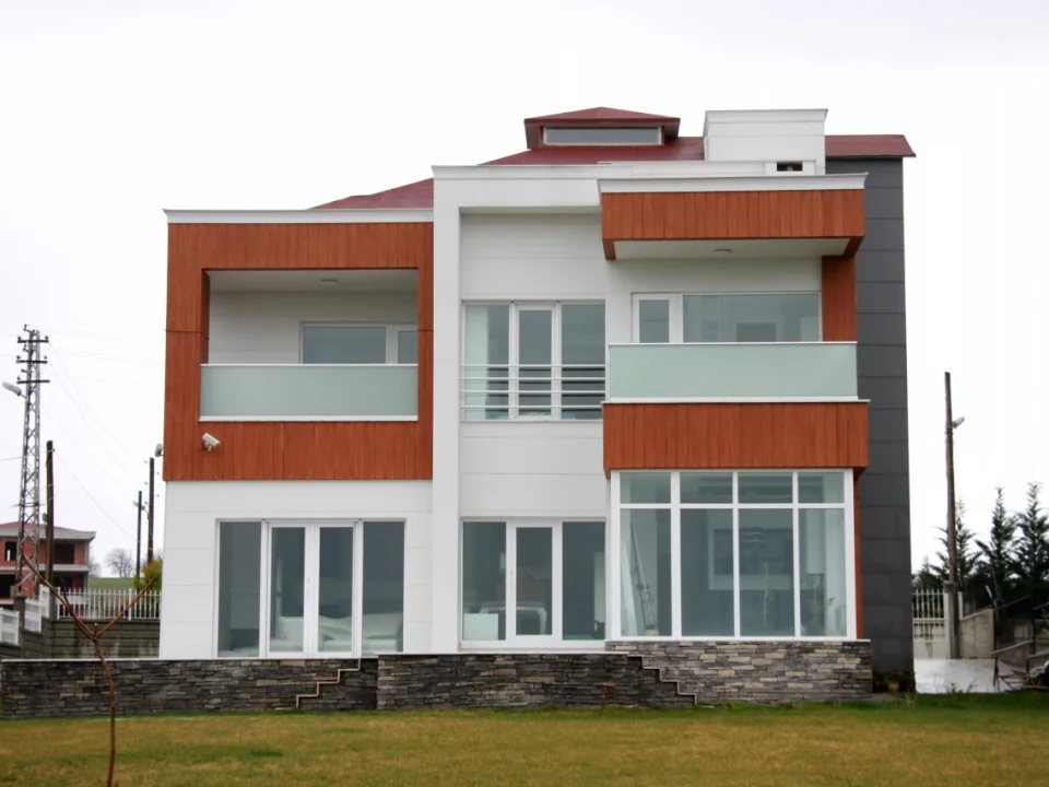 Contemporary two-storey detached house combining warm wood-look fibre cement panels framed by crisp white 20 mm flat jamb trims